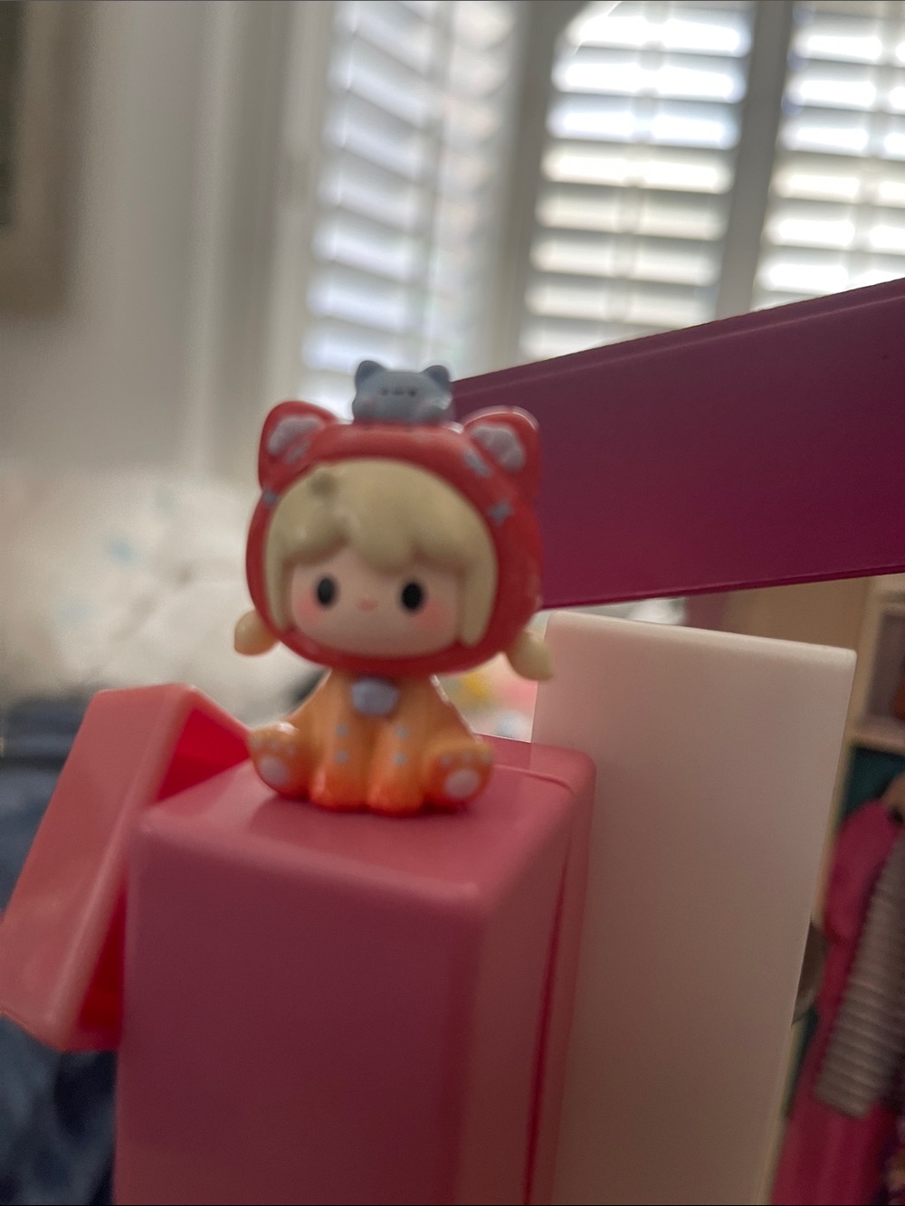 Uutoy and little meow pop bean